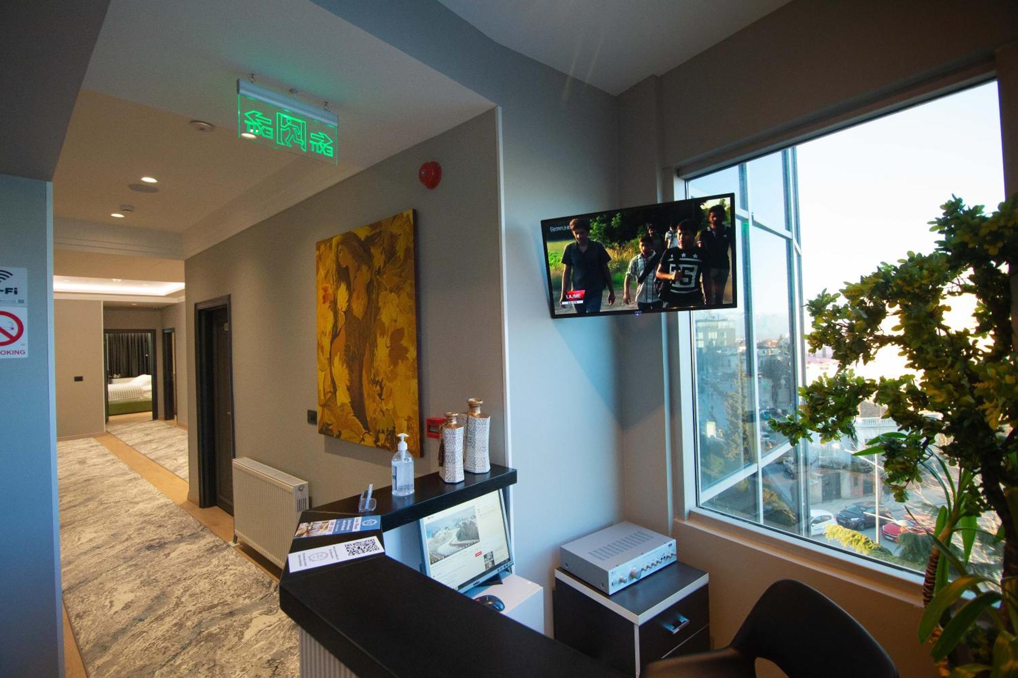 Sky View Hotel 코르처 외부 사진