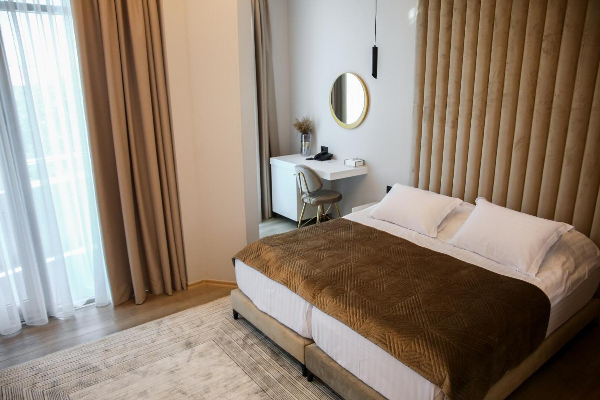 Sky View Hotel 코르처 외부 사진